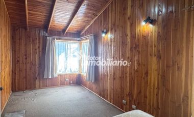 Arriendo casa 3 dormitorios con estacionamiento en Estadio Germán Becker, Temuco