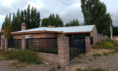 Casa en venta - 3 Dormitorios 1 Baño - Los Antiguos