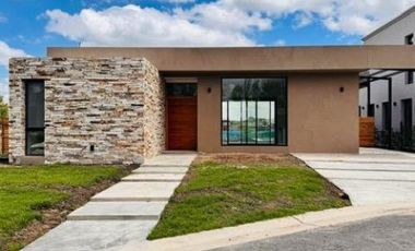 Casa en San Ramon, Pilar del este.