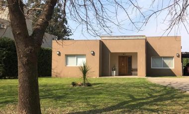 Casa en venta - 2 Dormitorios 2 Baños - Baradero