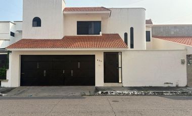 Casa en VENTA en COSTA DE ORO / AMPLIO JARDIN