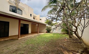 Casa en VENTA en COSTA DE ORO / AMPLIO JARDIN