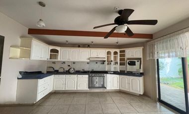 Casa en VENTA en COSTA DE ORO / AMPLIO JARDIN