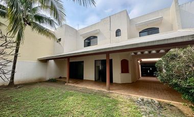 Casa en VENTA en COSTA DE ORO / AMPLIO JARDIN