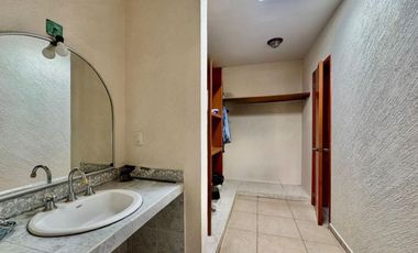 Casa en VENTA en COSTA DE ORO / AMPLIO JARDIN