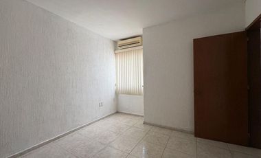 Casa en VENTA en COSTA DE ORO / AMPLIO JARDIN