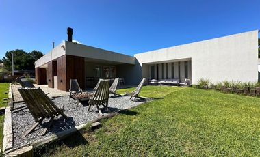 Departamento en venta - 3 Dormitorios 3 Baños - Pinamar