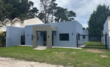 Casa en venta - 4 Dormitorios 2 Baños - Santa Clara del Mar