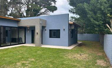 Casa en venta - 4 Dormitorios 2 Baños - Santa Clara del Mar