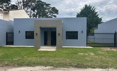 Casa en venta - 4 Dormitorios 2 Baños - Santa Clara del Mar