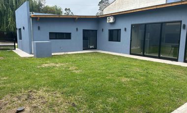 Casa en venta - 4 Dormitorios 2 Baños - Santa Clara del Mar