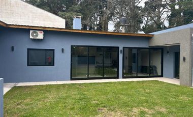 Casa en venta - 4 Dormitorios 2 Baños - Santa Clara del Mar