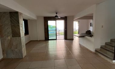 CASA CON ALBERCA EN RENTA EN EL MIRADOR