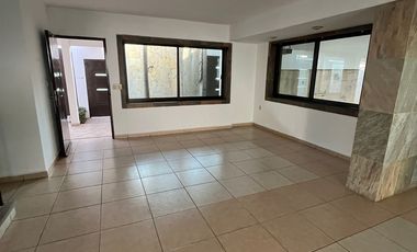 CASA CON ALBERCA EN RENTA EN EL MIRADOR