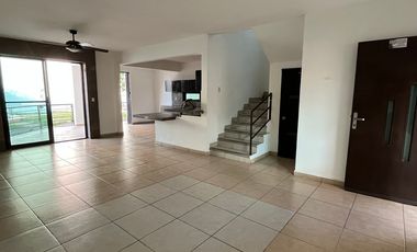 CASA CON ALBERCA EN RENTA EN EL MIRADOR