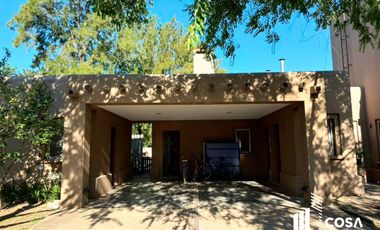 Venta Casa 5 dormitorios más dependencia de servicio jardín con pileta Country Aldea Lago Fisherton