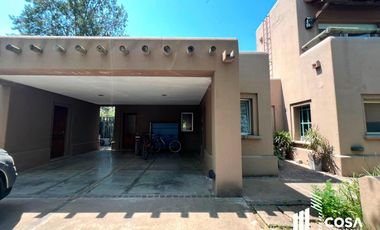 Venta Casa 5 dormitorios más dependencia de servicio jardín con pileta Country Aldea Lago Fisherton