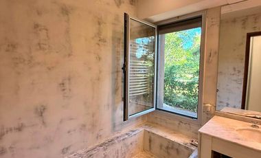 Venta Casa 5 dormitorios más dependencia de servicio jardín con pileta Country Aldea Lago Fisherton