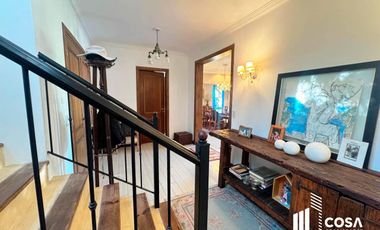 Venta Casa 5 dormitorios más dependencia de servicio jardín con pileta Country Aldea Lago Fisherton