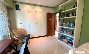 Venta Casa 5 dormitorios más dependencia de servicio jardín con pileta Country Aldea Lago Fisherton