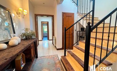 Venta Casa 5 dormitorios más dependencia de servicio jardín con pileta Country Aldea Lago Fisherton