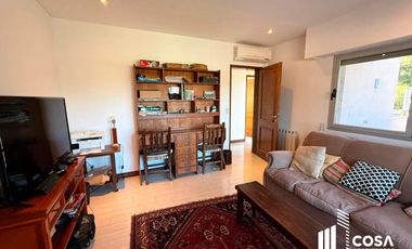 Venta Casa 5 dormitorios más dependencia de servicio jardín con pileta Country Aldea Lago Fisherton