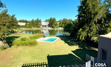 Venta Casa 5 dormitorios más dependencia de servicio jardín con pileta Country Aldea Lago Fisherton