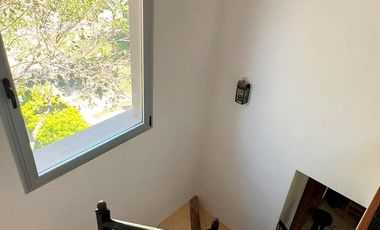 Venta Casa 5 dormitorios más dependencia de servicio jardín con pileta Country Aldea Lago Fisherton