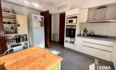 Venta Casa 5 dormitorios más dependencia de servicio jardín con pileta Country Aldea Lago Fisherton