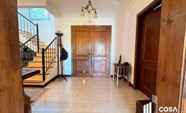 Venta Casa 5 dormitorios más dependencia de servicio jardín con pileta Country Aldea Lago Fisherton