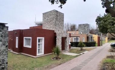Departamento en venta - 4 Dormitorios 2 Baños - Villa de las Rosas