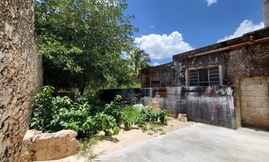 Casa en venta para remodelar en el Centro Histórico de Mérida – Gran terreno