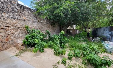 Casa en venta para remodelar en el Centro Histórico de Mérida – Gran terreno