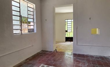 Casa en venta para remodelar en el Centro Histórico de Mérida – Gran terreno