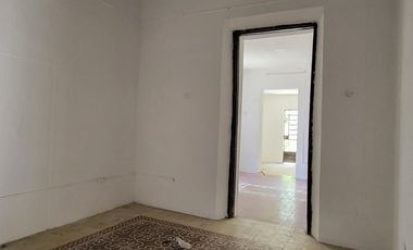 Casa en venta para remodelar en el Centro Histórico de Mérida – Gran terreno