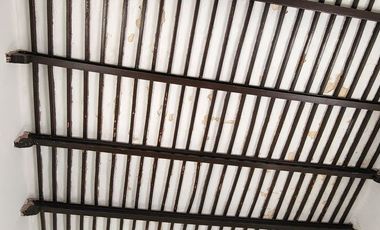 Casa en venta para remodelar en el Centro Histórico de Mérida – Gran terreno