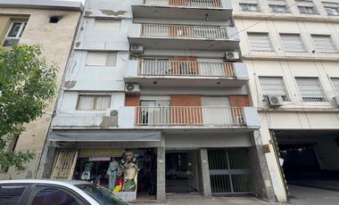 Departamento de 2 ambientes amoblado con cochera en alquiler