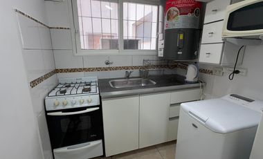 Departamento de 2 ambientes amoblado con cochera en alquiler