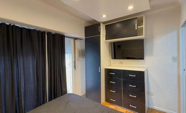 Departamento de 2 ambientes amoblado con cochera en alquiler