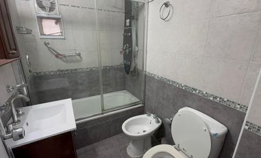 Departamento de 2 ambientes amoblado con cochera en alquiler