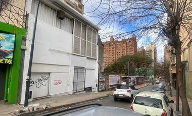 ALQUILER-Cordoba Capital-La Cañada y Montevideo-Local 3 plantas-apto todo destino-Sin expensas-600m2