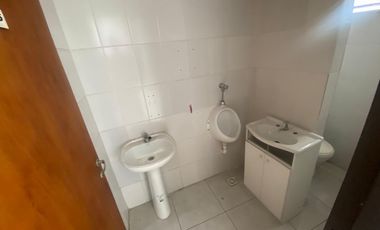 ALQUILER-Cordoba Capital-La Cañada y Montevideo-Local 3 plantas-apto todo destino-Sin expensas-600m2