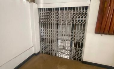 ALQUILER-Cordoba Capital-La Cañada y Montevideo-Local 3 plantas-apto todo destino-Sin expensas-600m2