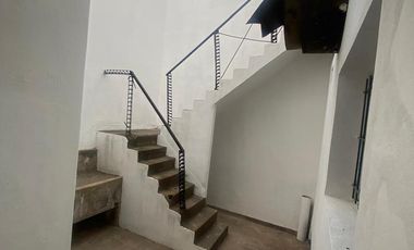 ALQUILER-Cordoba Capital-La Cañada y Montevideo-Local 3 plantas-apto todo destino-Sin expensas-600m2