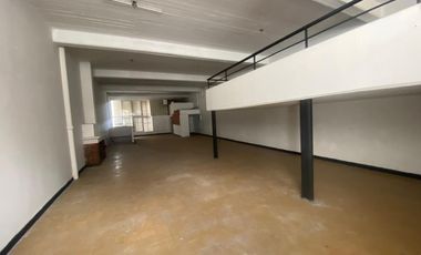 ALQUILER-Cordoba Capital-La Cañada y Montevideo-Local 3 plantas-apto todo destino-Sin expensas-600m2