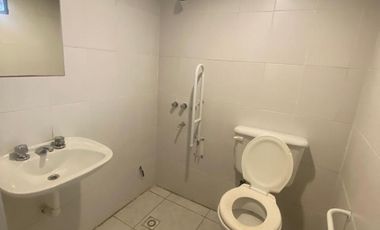 ALQUILER-Cordoba Capital-La Cañada y Montevideo-Local 3 plantas-apto todo destino-Sin expensas-600m2