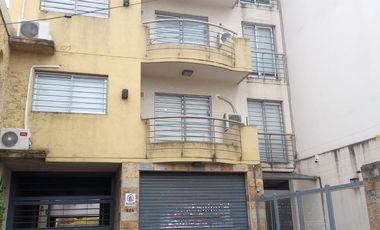 Alquiler de Departamento 2 Ambientes en Ramos Mejia  Al frente Con Cochera cubierta