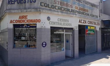 Casa en venta - 3 Dormitorios 2 Baños - Local - Lanús