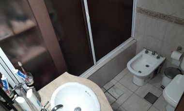 Casa en venta - 3 Dormitorios 2 Baños - Local - Lanús