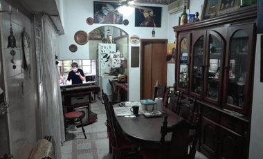 Casa en venta - 3 Dormitorios 2 Baños - Local - Lanús